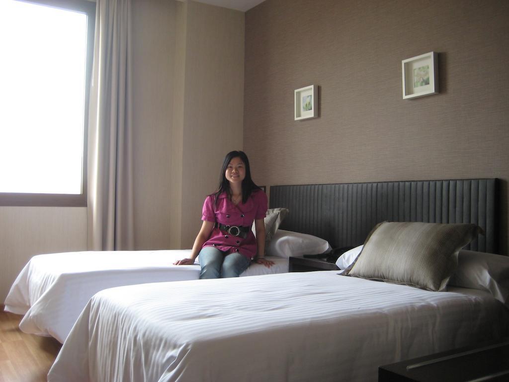 Dinastia Hotel Getafe Bagian luar foto