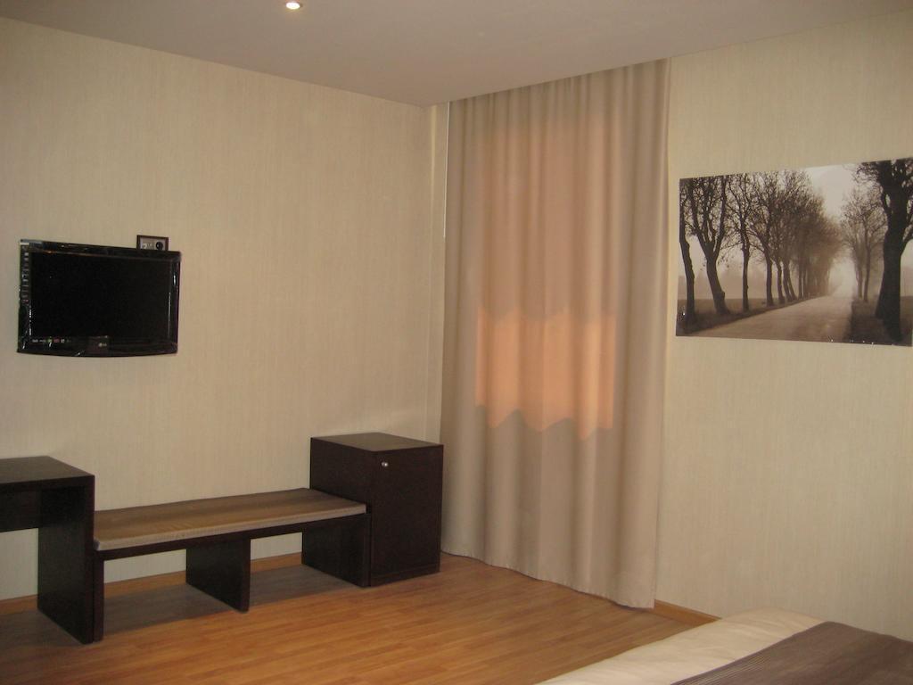 Dinastia Hotel Getafe Bagian luar foto