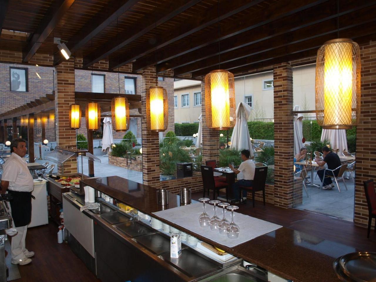 Dinastia Hotel Getafe Bagian luar foto