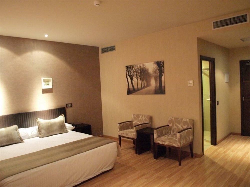 Dinastia Hotel Getafe Bagian luar foto