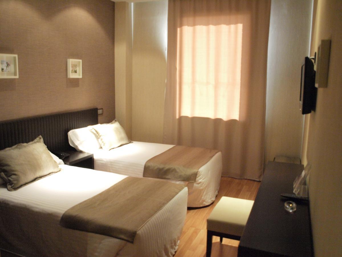 Dinastia Hotel Getafe Bagian luar foto