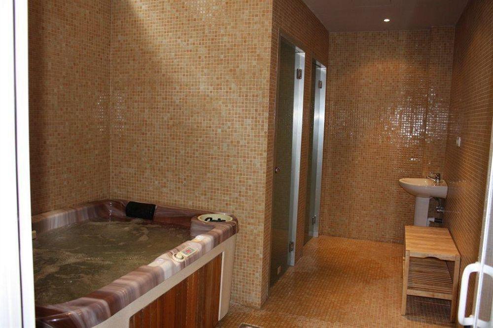 Dinastia Hotel Getafe Bagian luar foto